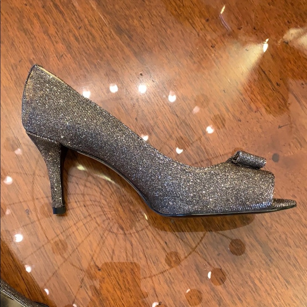 Stuart Weizmann Silver Sparkle Pumps - image 3